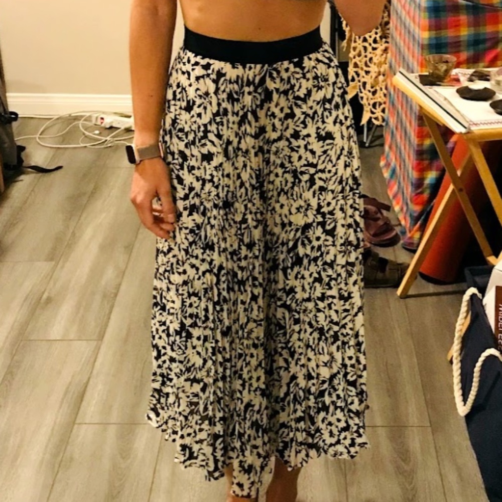 Long skirt black and white